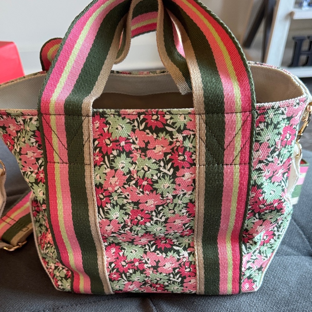 Vineyard Vines Pink and Green Floral Tote - Picture 4 of 8